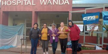 Trabajadoras del Hospital de Wanda reclaman al Ministerio de Salud su continuidad laboral
